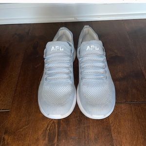 APL Techloom Breeze sneakers in white/light grey